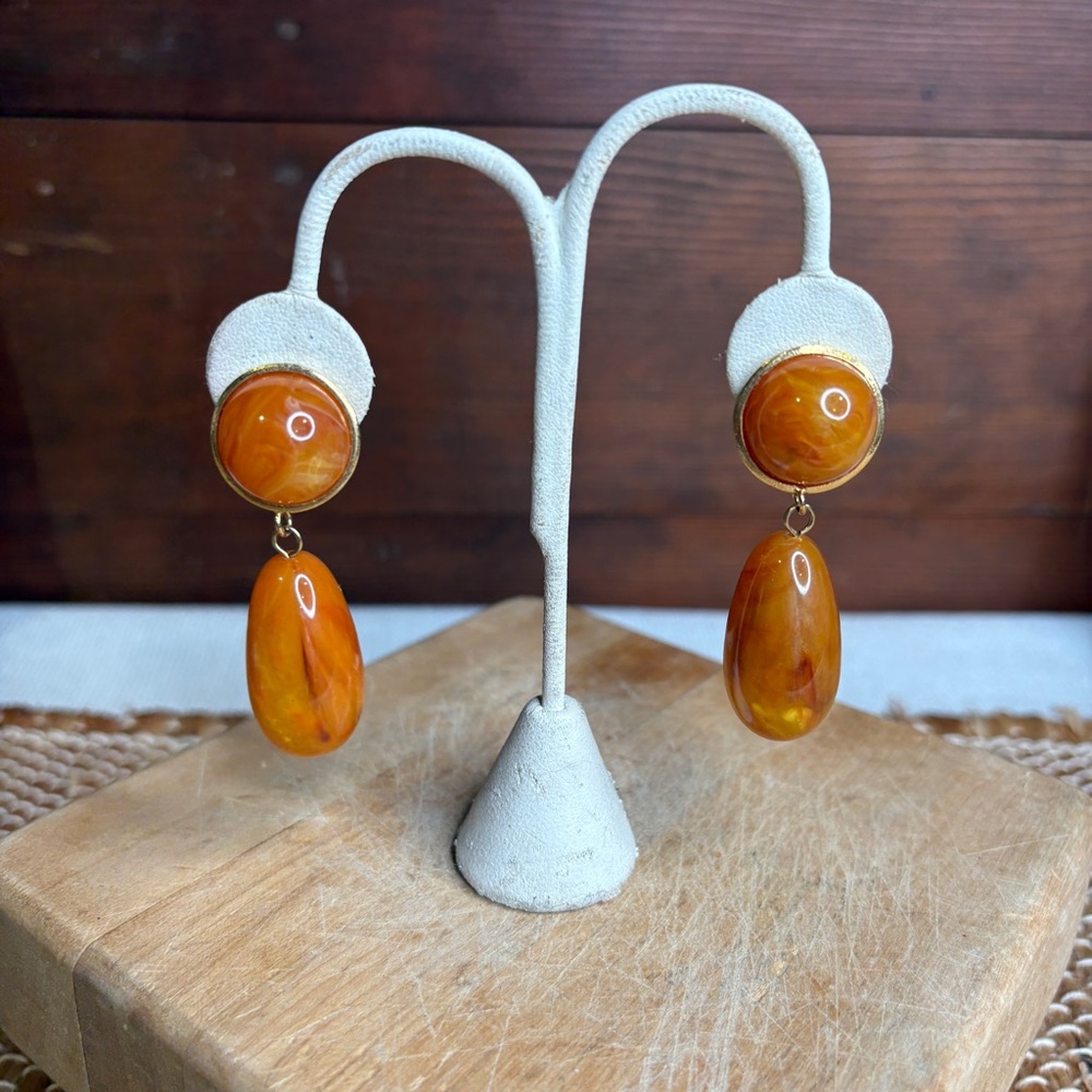 Vintage Les Bernard Orange Swirl Lucite Drop Dangle Clip On Earrings